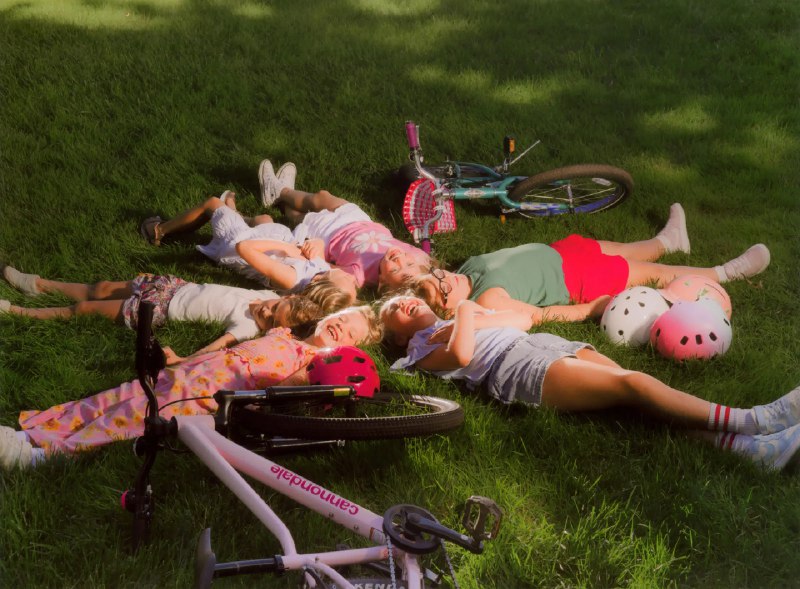 #杂志 #阅读《时代》杂志评选的 2025 年百大照片几乎任何照片，只要有人物在，都会更加精彩——《时代》杂志评选的 2025 年百佳照片就强调了这一点