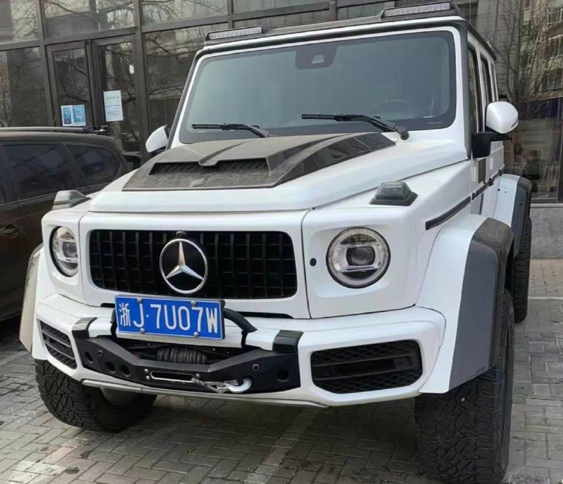 人生第一辆车，奔驰G63 ！落地284w，没靠任何人，自己在网上搜的！点🤡的是不是嫉妒我？