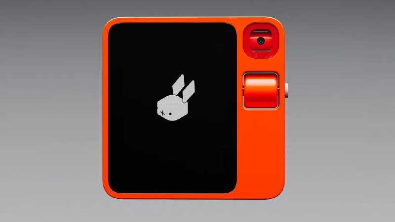 #AI #硬件🐰AI 硬件 Rabbit R1 发布Rabbit R1 的大小约为 iPhone 的一半，配有一块 2.88 英寸触摸屏、一个旋转摄像头，以及可用于导航或与设备内置助手交谈的滚轮/按钮它搭载了联发科 2.3GHz 处理器、4GB 内存和 128GB 存储空间操作系统并非基于 ChatGPT 之类的大型语言模型，而是基于「大行为模型」Rabbit OS 可以通过一个界面，控制音乐、订购车辆、购买杂货、发送消息等